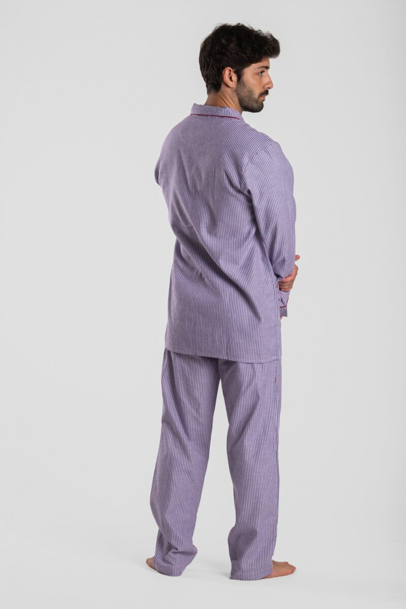 Pyjama homme deux pièces en pilou flanelle de coton rayure gris et rouge chaud et doux pour hiver motif la plagne.