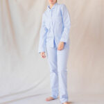 pyjama-long-femme-popeline-de-coton-raye-bleu-et-blanc-2