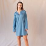 chemise-nuit-femme-coton-col-tunisien-satin-bleu-maitrerenard3