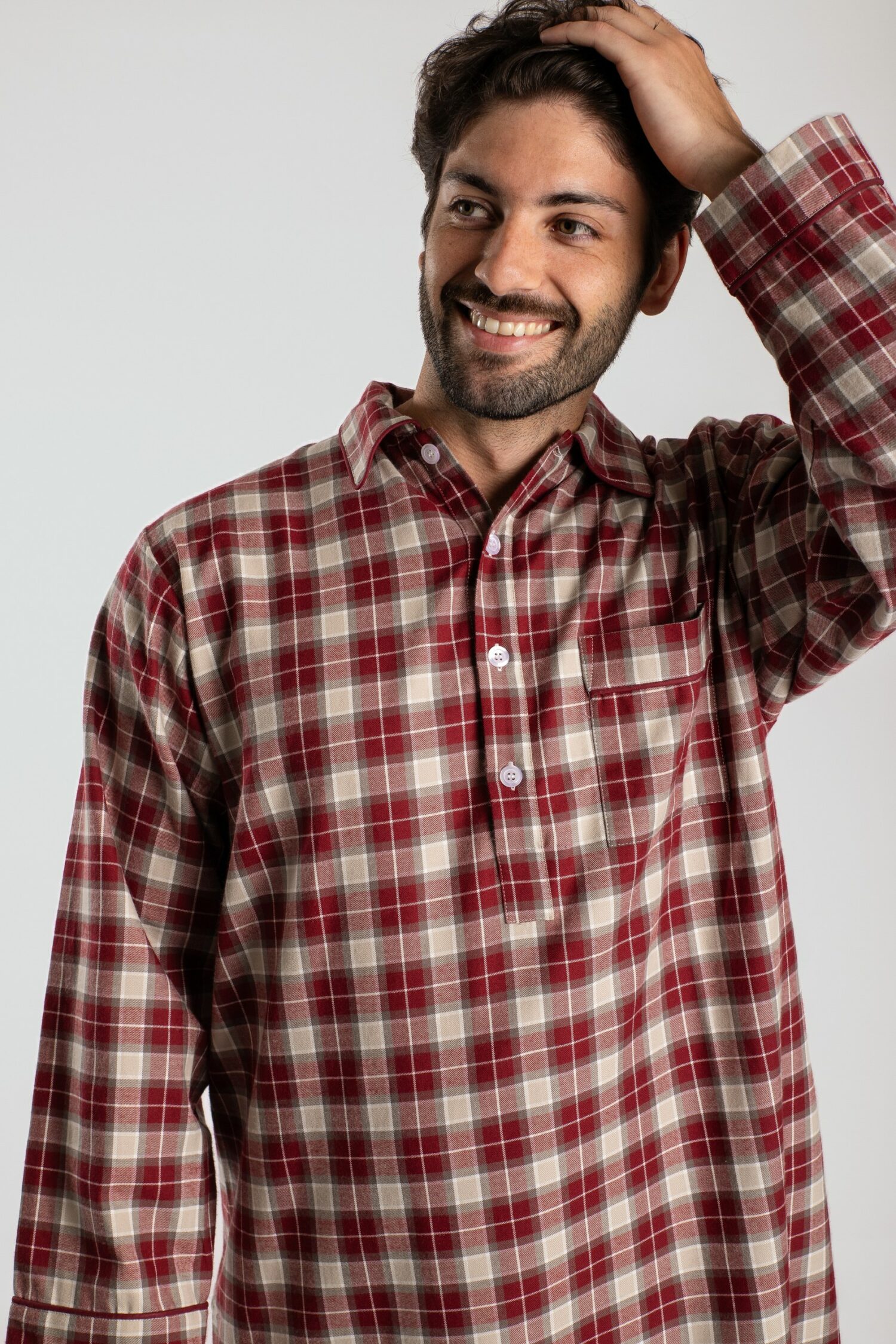 Chemise de nuit homme carreaux rouge/beige en Flanelle de coton (Tissu chaud) - Motif Verbier.