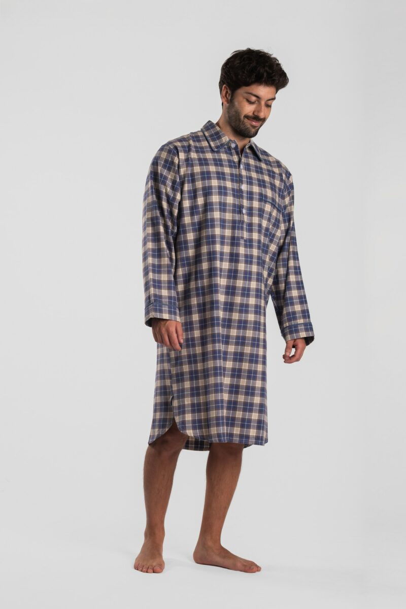 Chemise de nuit homme carreaux bleu/beige en Flanelle de coton (Tissu chaud) - Motif Les Arcs.