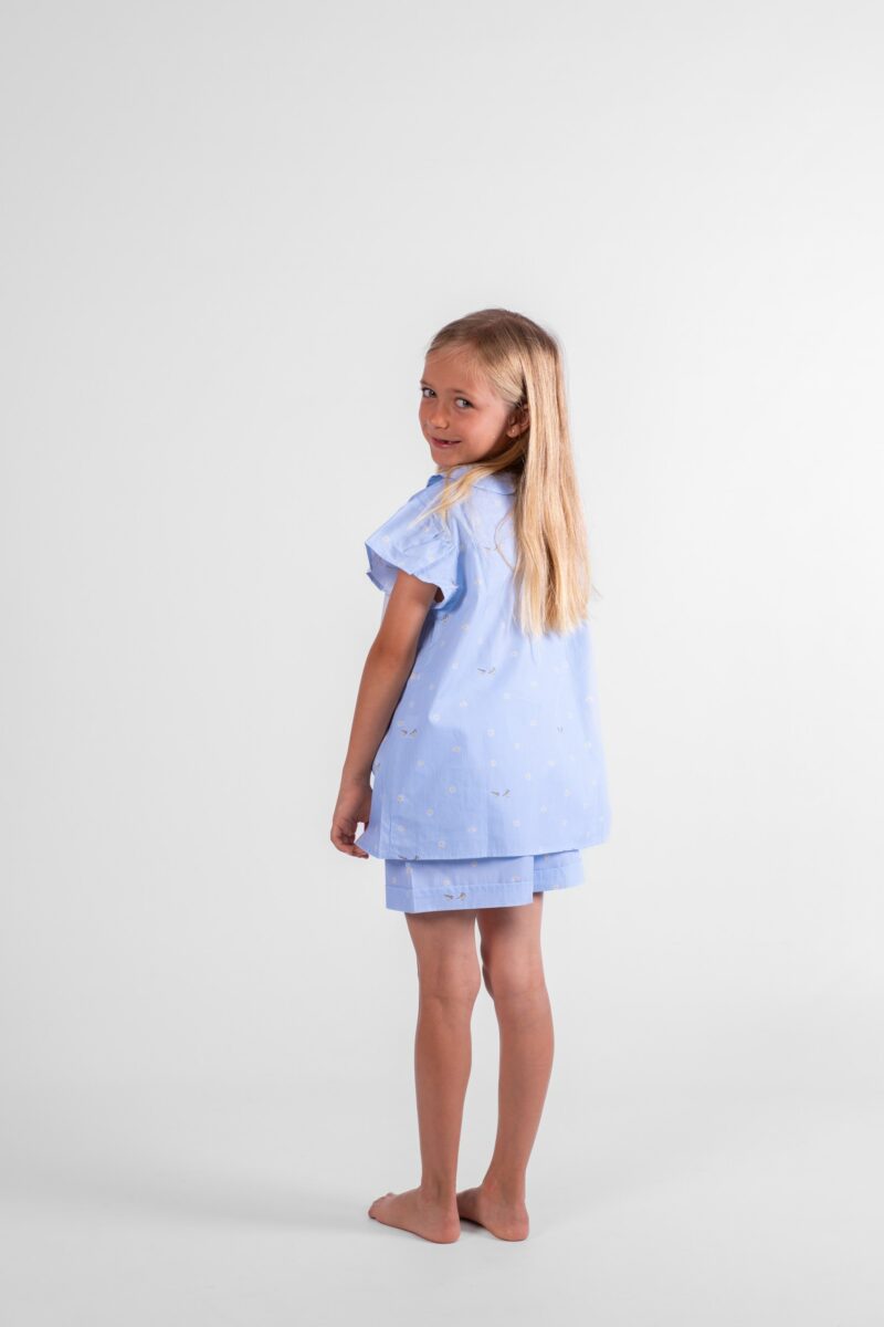 Pyjama court fille manches courtes et short en coton motif mésanges.