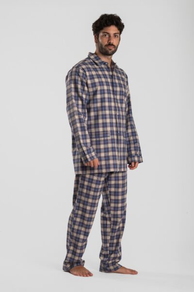 Pyjama homme deux pièces en pilou flanelle de coton carreaux bleu beige chaud et doux pour l’hiver motif les arcs.