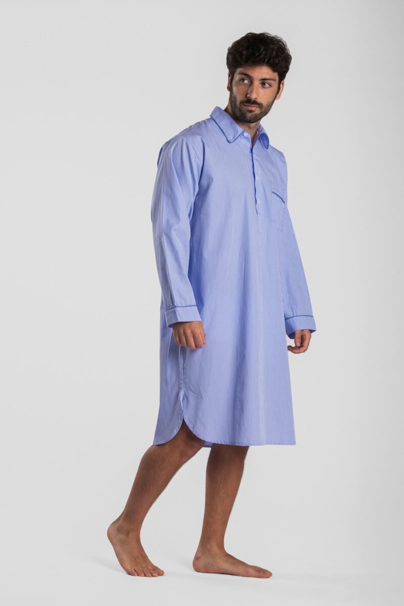 Chemise de nuit homme rayé bleu/blanc en popeline de coton. Liquette pour homme confortable et ample classique pour homme.  Motif Capri