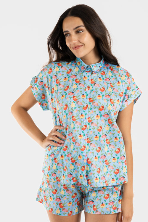 Chemisier femme de pyjama à motif floral.