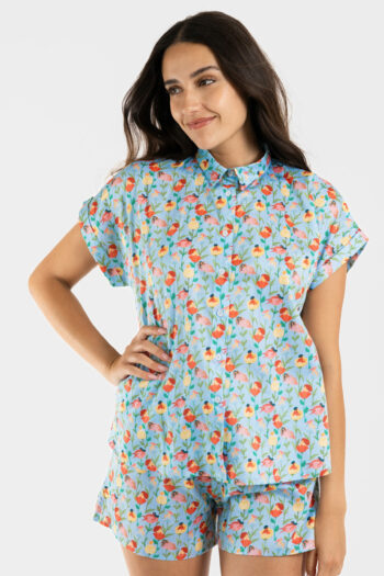 Chemisier femme de pyjama à motif floral.
