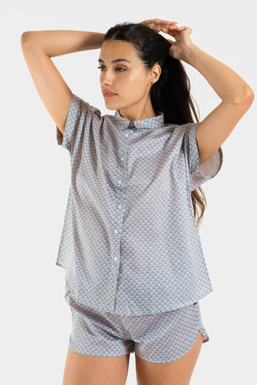 Chemisier manches courtes femme en satin de coton avec motif India, fabriqué au Portugal.