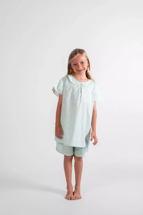 Pyjama court fille manches courtes et short en coton motif citron.