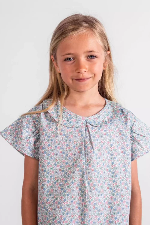 Pyjama court fille manches courtes et short en coton motif fleurs liberty.