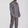 Pyjama homme deux pièces en pilou flanelle de coton carreaux bleu beige chaud et doux pour l’hiver motif les arcs.
