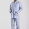 Pyjama homme deux pièces en pilou flanelle de coton carreaux bleu vichy. Chaud et doux pour l’hiver motif vichy bleu.