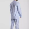 Pyjama homme deux pièces en pilou flanelle de coton carreaux bleu vichy. Chaud et doux pour l’hiver motif vichy bleu.