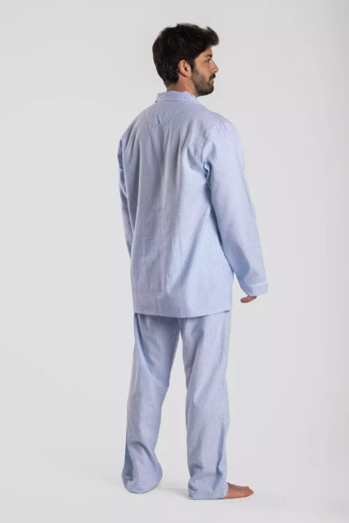 Pyjama homme deux pièces en pilou flanelle de coton carreaux bleu vichy. Chaud et doux pour l’hiver motif vichy bleu.