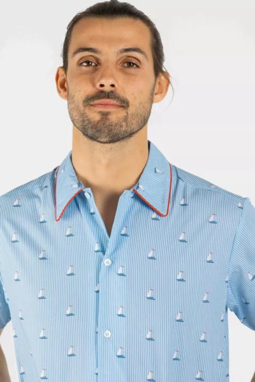 Pyjama court homme en popeline de coton – Confort et légèreté avec un bermuda et une chemise à motifs bateaux, parfait pour l'été.