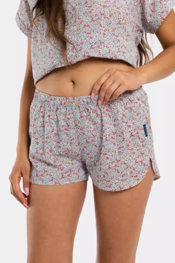 Short femme en voile de coton Liberty rose, fluide et léger, parfait pour un look estival frais et élégant.