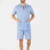 Pyjama court homme voile de coton fleurs bleues Liberty – Un bermuda et une chemise à motifs Liberty bleu, alliant confort et élégance pour l'été.