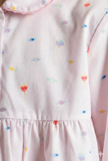 Chemise de nuit fille, manches longues popeline de coton motif bonbons sucette confiserie sucrerie Font rose fine Rayure fabriquer au Portugal zoom