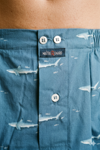 Vue d'ensemble : Caleçon homme classique - Requins (Réf : 2430000016004) en popeline de coton ( coton léger ). Vêtement de type homme. Maître Renard.