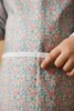 Tablier d&rsquo;activités en coton enduit – Liberty Rose & Vert | Maître Renard