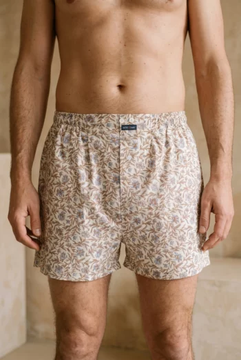 Vue de dos ou de côté : Caleçon homme classique - Kerala (Réf : 2430000015984) en voile de coton ( coton très léger ). Vêtement de type homme. Maître Renard.