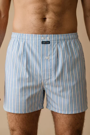 Zoom texture et finitions : Caleçon homme classique - Lancieux (Réf : 2430000015977) en popeline de coton ( coton léger ). Vêtement de type homme. Maître Renard.