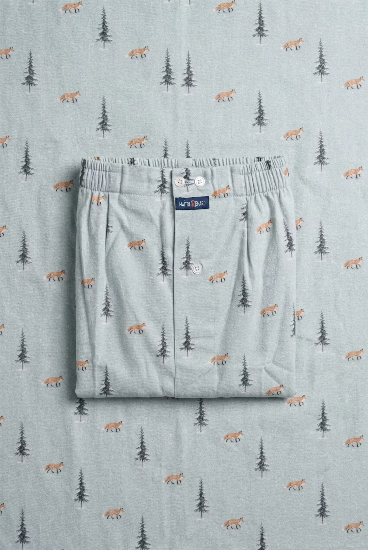 Zoom texture et finitions : Caleçon homme classique - Renard neige (Réf : 2430000016165) en flanelle de coton ( coton chaud ). Vêtement de type caleçons homme. Maître Renard.
