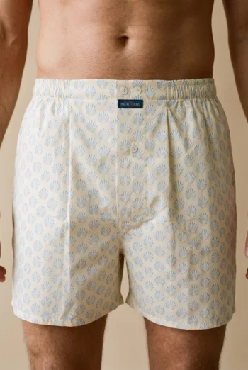 Zoom texture et finitions : Caleçon homme classique - Saint Jacques (Réf : 2430000016035) en voile de coton ( coton très léger ). Vêtement de type homme. Maître Renard.