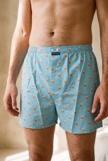 Zoom texture et finitions : Caleçon homme classique - Vacances d’étoiles (Réf : 2430000016127) en popeline de coton ( coton léger ). Vêtement de type homme. Maître Renard.