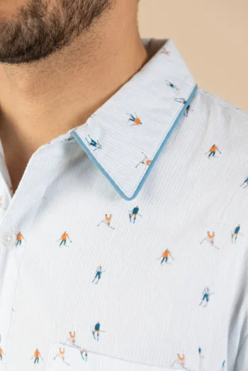 Vue détaillée : Chemise de nuit homme - Skieurs Pilou (Réf : 2430000008696) en flanelle de coton ( coton chaud ). Vêtement de type homme. Maître Renard.