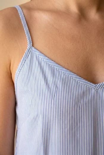Vue de dos ou de côté : Nuisette femme - Bel Air (Réf : 2430000017001) en popeline de coton ( coton léger ). Vêtement de type femme. Maître Renard.