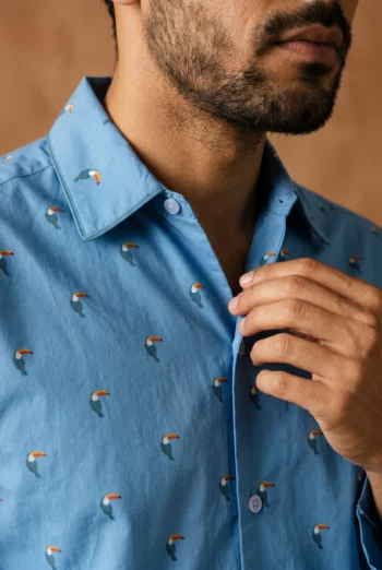 Vue détaillée : Pyjamas longs homme - Toucans (Réf : 2430000013959) en popeline de coton ( coton léger ). Vêtement de type homme. Maître Renard.