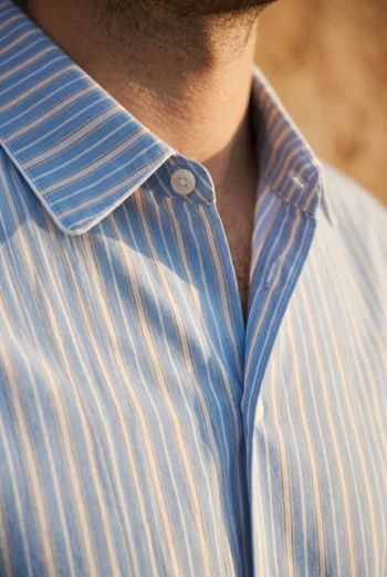 Zoom texture et finitions : Pyjama court homme - Lancieux (Réf : 2430000016318) en popeline de coton ( coton léger ). Vêtement de type homme. Maître Renard.