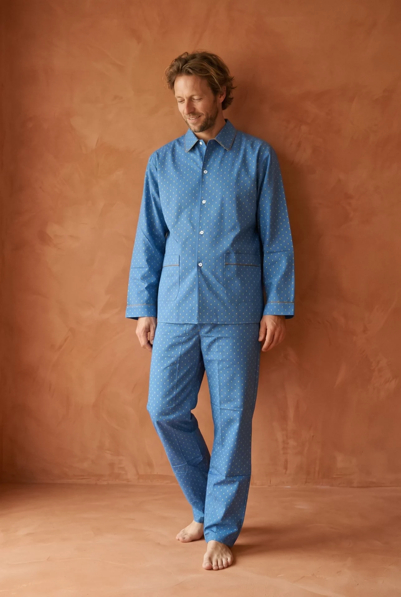 Zoom texture et finitions : Pyjamas longs homme - Scarabées (Réf : 2430000016219) en popeline de coton ( coton léger ). Vêtement de type homme. Maître Renard.